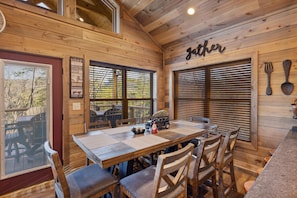 Cabin, 3 Bedrooms | Dining