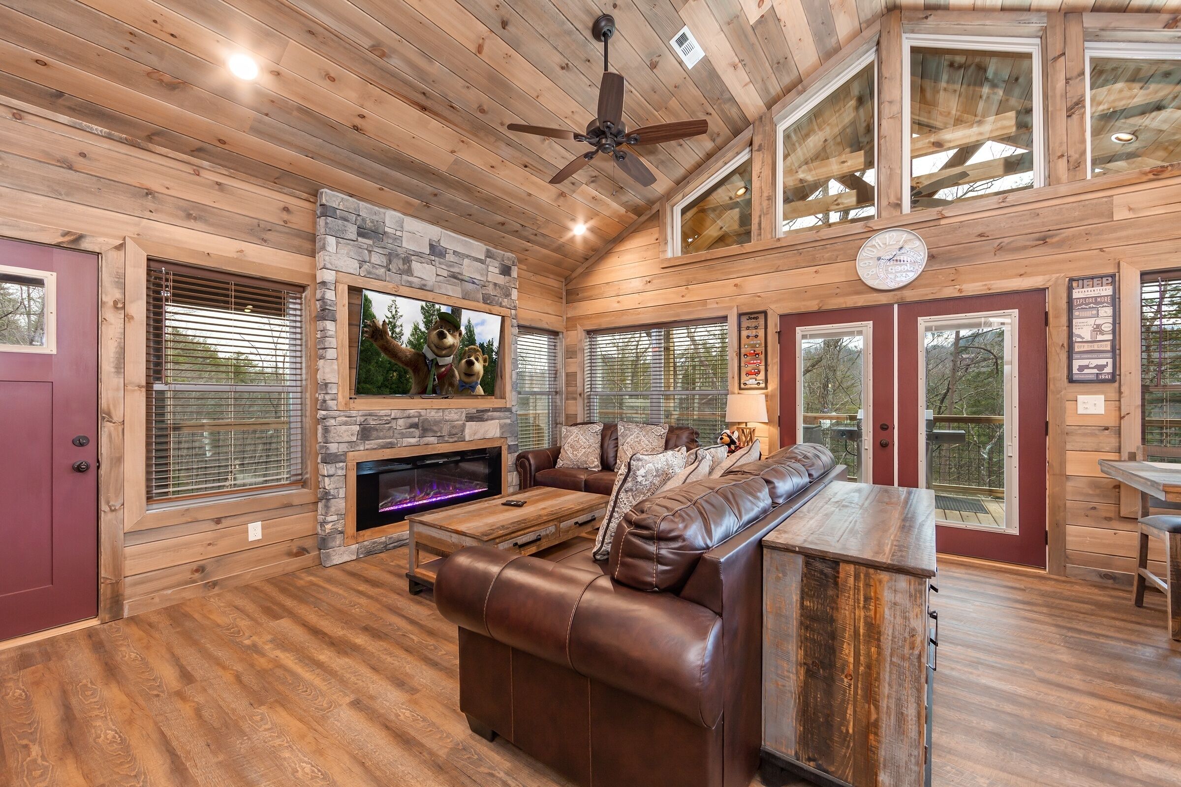 Cabin, 3 Bedrooms | Living room | Smart TV