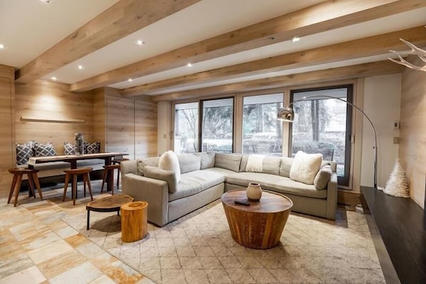 Condo, 2 chambres | Intérieur