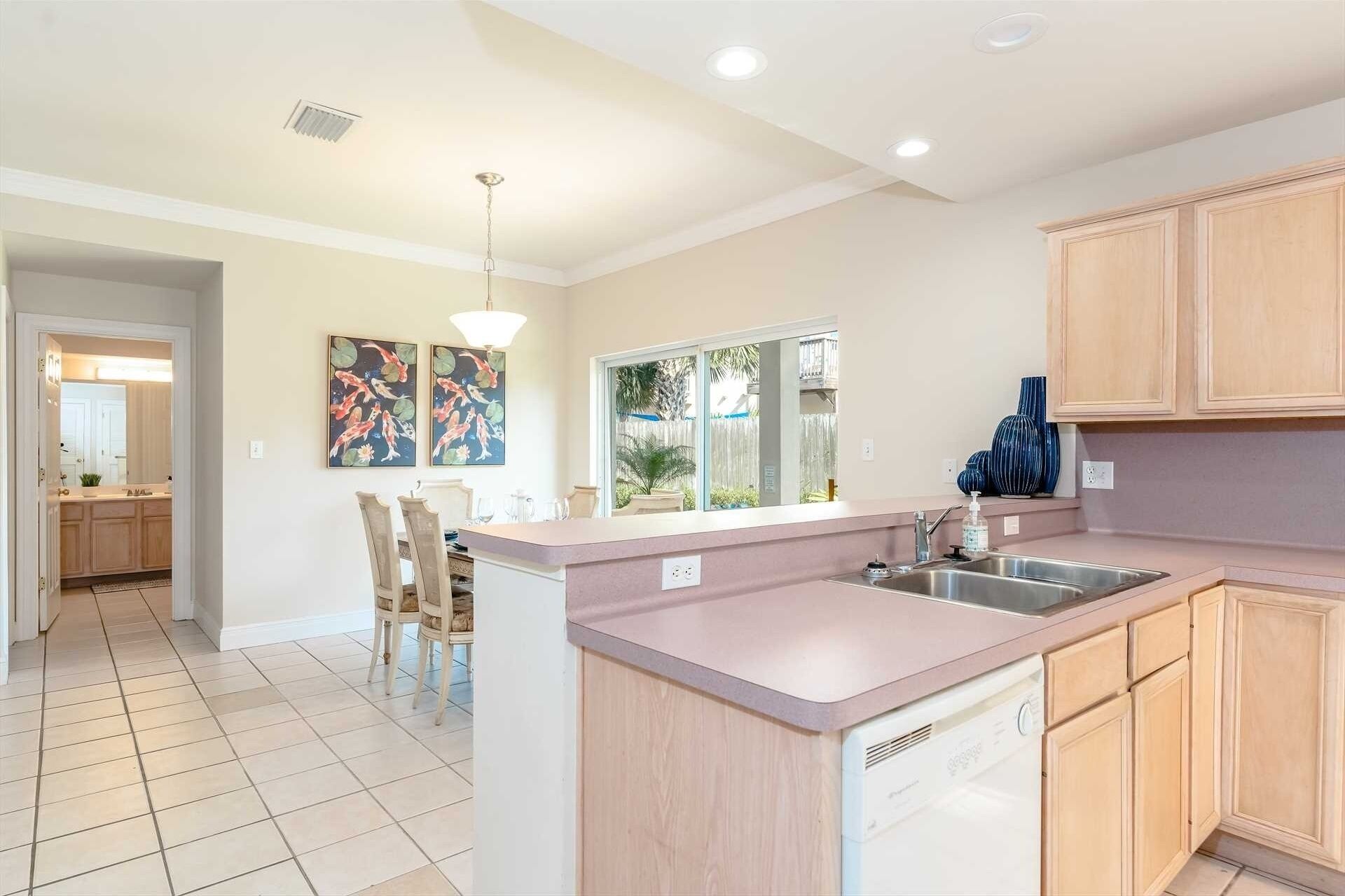 Condo, 2 habitaciones | Cocina privada | Refrigerador, horno, cafetera y tetera y tostadora 