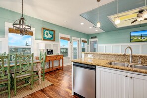 House, 3 Bedrooms | Private kitchen