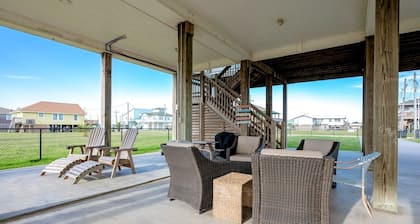The Beach House 3 Bedroom Home by RedAwning