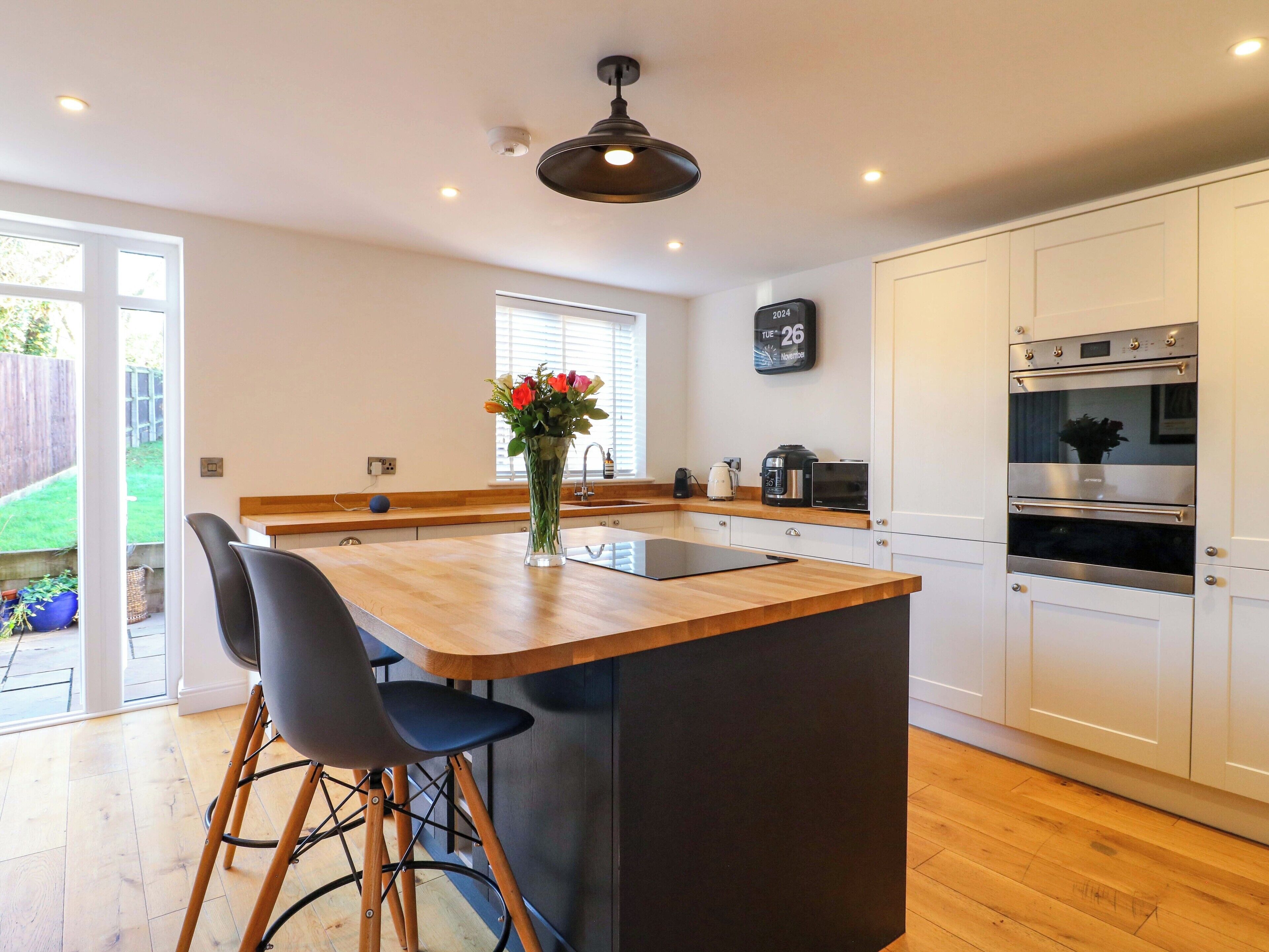 Cottage | Private kitchen | Fridge, dishwasher, electric kettle, toaster