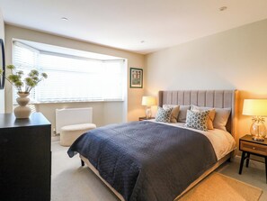 Cottage | 4 bedrooms, individually decorated, individually furnished, free WiFi - Chelsea House (Melton Mowbray)