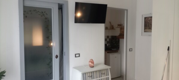 Apartment, 1 Queen-Bett | 1 Schlafzimmer, Bügeleisen/Bügelbrett, kostenloses WLAN, Bettwäsche