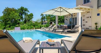 Villa Rosmarino Muntrilj with private pool