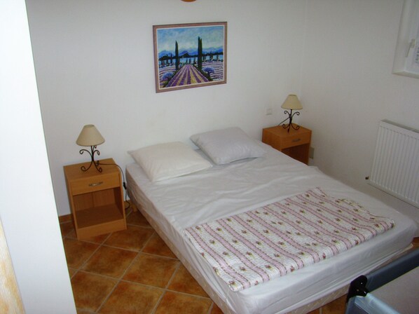 3 bedrooms, travel cot, WiFi