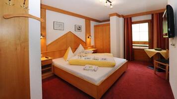 2 slaapkamers, een kluis op de kamer, een bureau