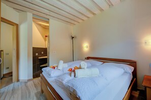 Family Apartment, Multiple Bedrooms, 2 Bathrooms (Alpino Ski in-Ski out 10m) | 2 bedrooms, free WiFi, bed sheets - Alpino Ski in-Ski out 10m (Livigno)