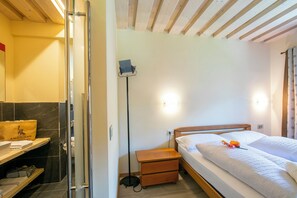 Family Apartment, Multiple Bedrooms, 2 Bathrooms (Alpino Ski in-Ski out 10m) | 2 bedrooms, free WiFi, bed sheets - Alpino Ski in-Ski out 10m (Livigno)