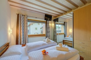 Familienapartment, 2 Schlafzimmer, 2 Bäder (Alpino Ski in-Ski out 10m) | 2 Schlafzimmer, kostenloses WLAN, Bettwäsche