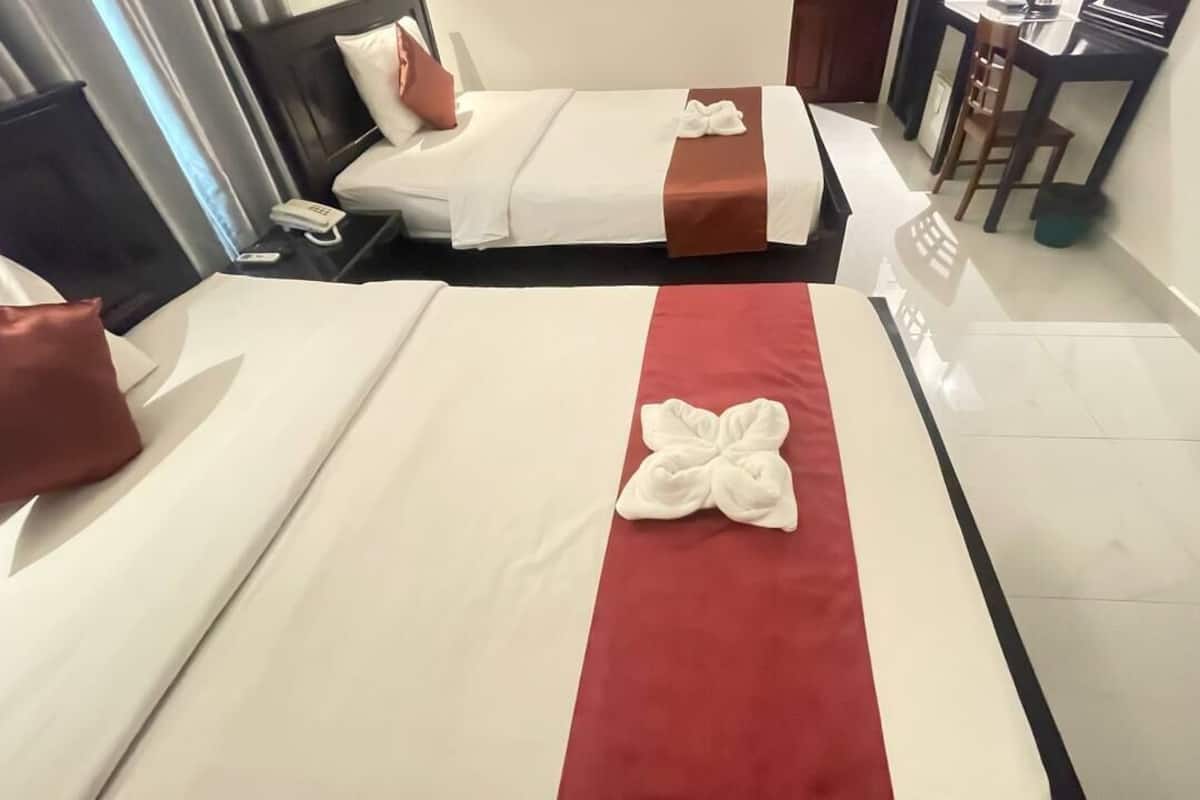 Suite estudio superior | Escritorio, wifi gratis, decoración individual y mobiliario individual