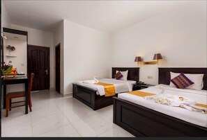 Quarto duplo superior | Individualmente decorados, individualmente mobiliados, escrivaninha