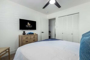 4 bedrooms, iron/ironing board, travel cot, WiFi - Scottsdale Retreat | Pool, Putt & 2 King Suites (Scottsdale)