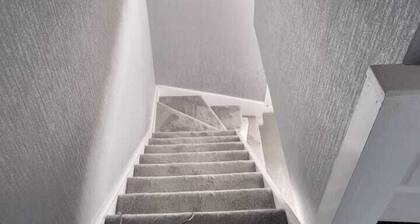 Beautiful 2 bed house, close to M74 and Strathclyde Park