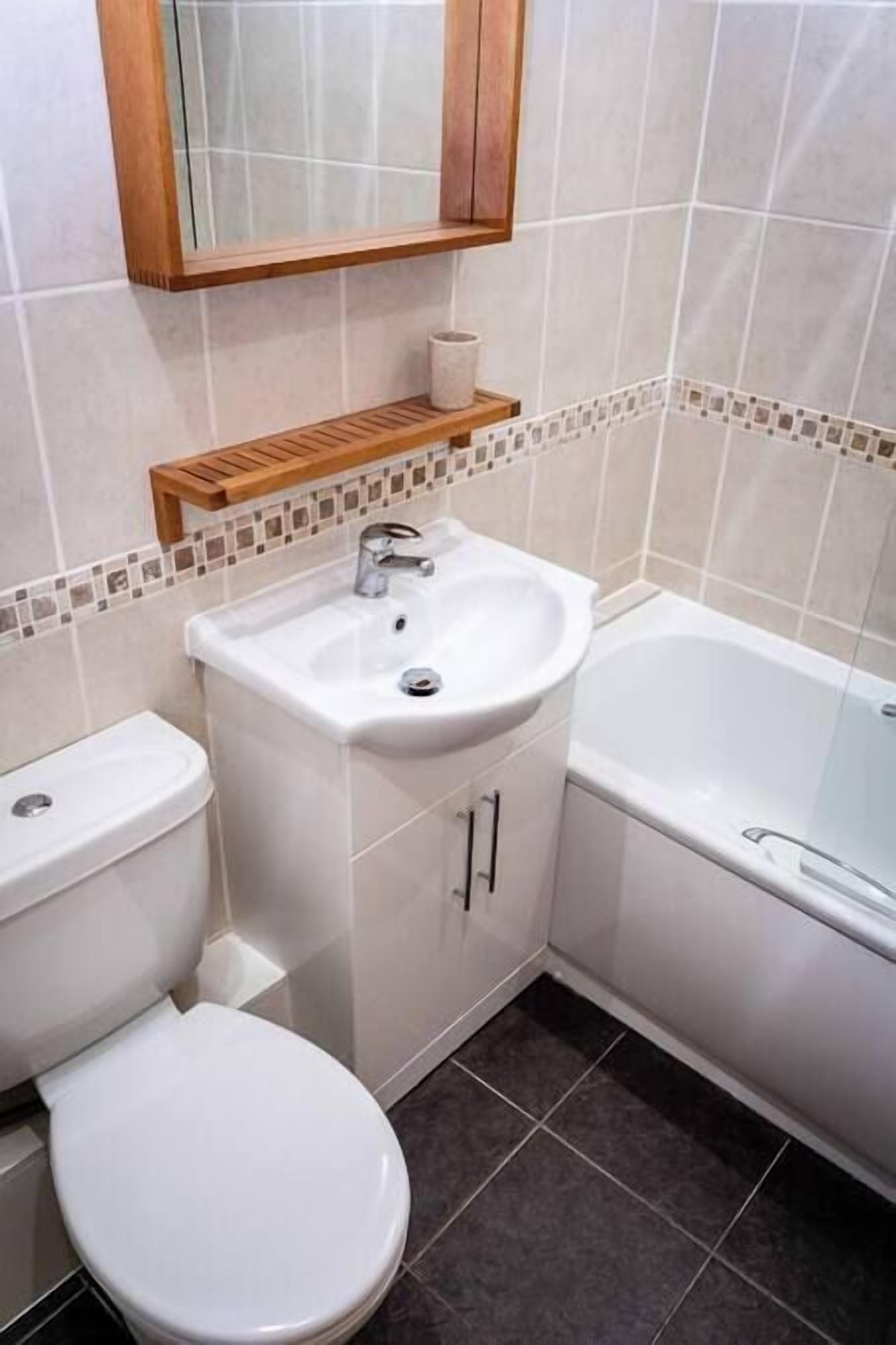 Bathtub, hair dryer, towels