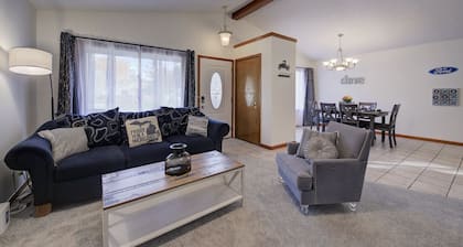 3 bedroom 2 bathroom whole house- up to 8 people