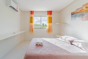 3 bedrooms, iron/ironing board, internet, bed sheets