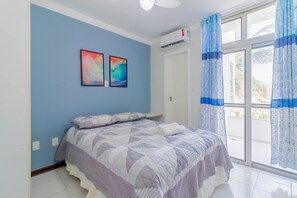 3 bedrooms, iron/ironing board, internet, bed sheets - PFL03 3 Bedroom Apartment 200m from the beach (Salvador)