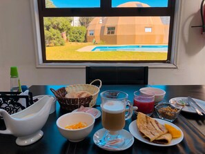 Desayuno continental gratuito y diario