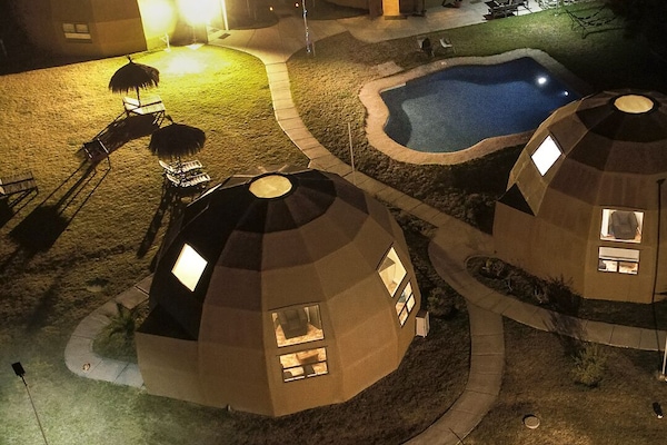 Televisi layar datar 32-inci dengan saluran TV kabel