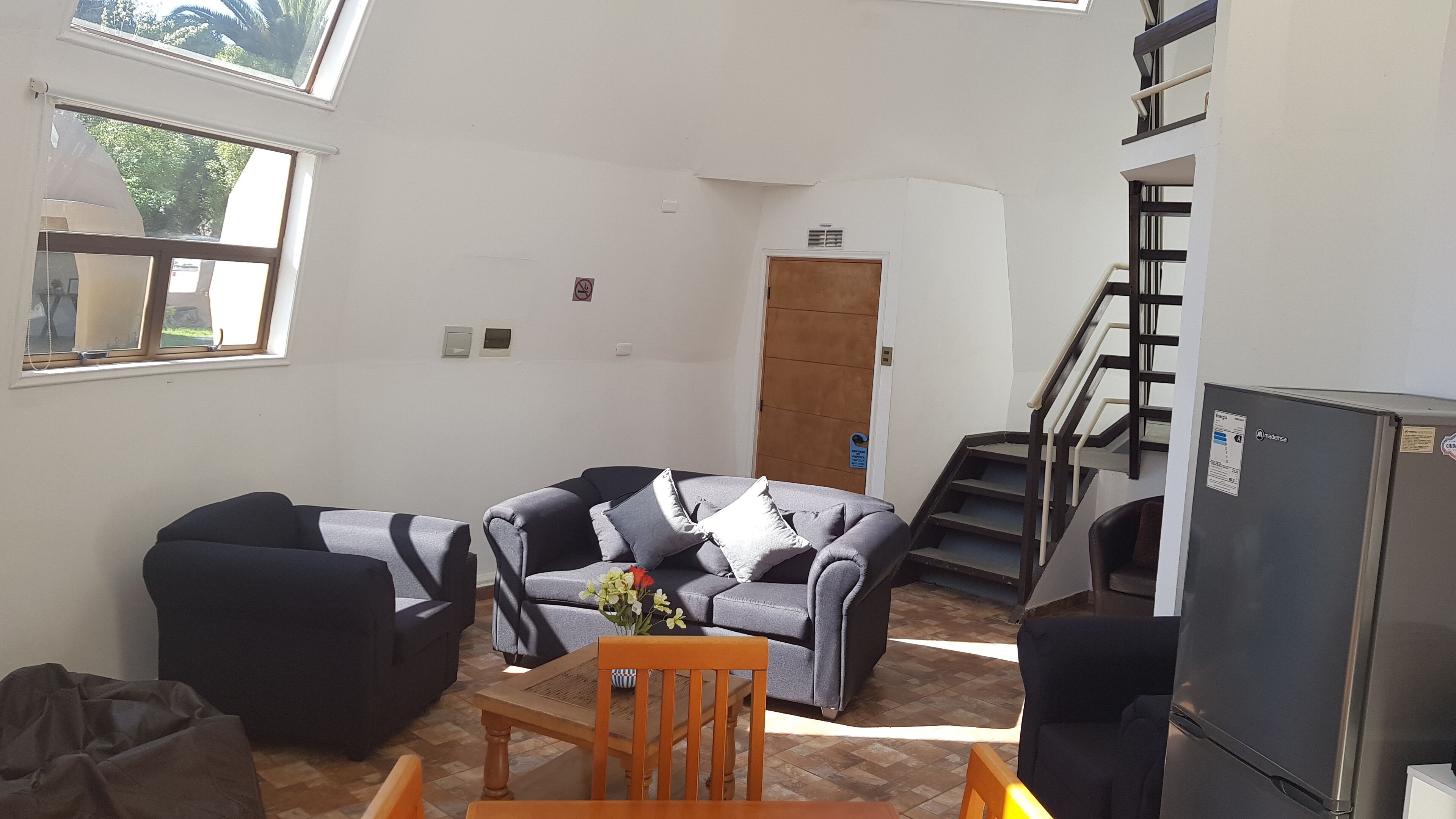 Bungalow Confort | Coin séjour | Télévision à écran plat de 32 pouces avec chaînes par câble