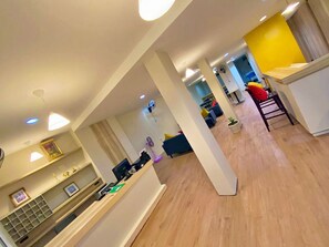 32-inch LED TV with cable channels, TV -  Sukhumvit Beds (Bangkok)