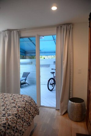 3 bedrooms, desk, iron/ironing board, travel crib