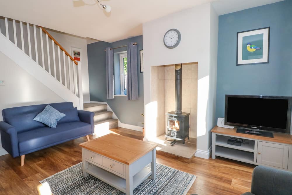 6 Hunters Green Close - Peak Forest