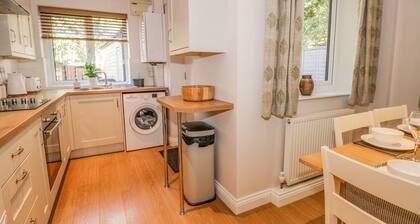 6 Hunters Green Close