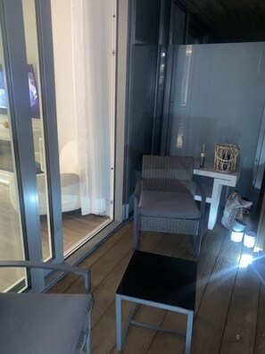 Interior - Stylish Chelsea Studio Flat (London)