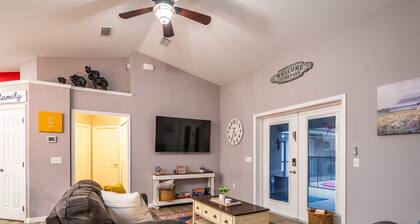 3/2 updated pool home that sleeps 8 about 5 minutes from WEC
