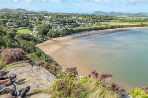 Beach nearby - Fairfield (Pwllheli)
