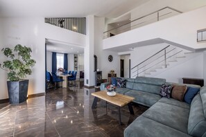 Smart TV, fireplace, video games - Spacious 4-bedroom house with fitness room,salt pool,WiFi in lovely Kastel Stari (Kaštel Stari)