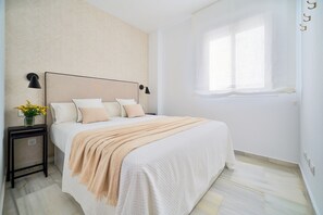 2 habitaciones, tabla de planchar con plancha, internet y ropa de cama