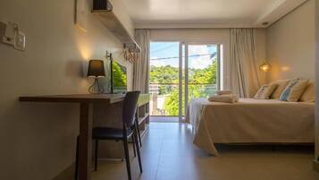 Estudio com Varanda | Frigobar, quartos à prova de som, Wi-Fi de cortesia, roupa de cama