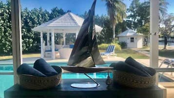 室外游泳池,恒温泳池