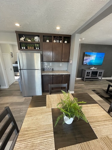 Elephant Lake Resort Oasis New