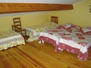 2 bedrooms, travel cot, free WiFi