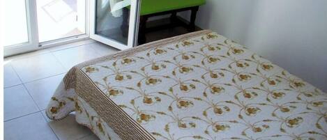 3 bedrooms, travel cot, free WiFi