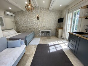1 chambre, fer et planche à repasser, Wi-Fi gratuit, draps fournis