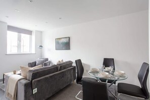 Interior - Modern 1BR Apt near Leeds City Centre, Hunslet (Leeds)