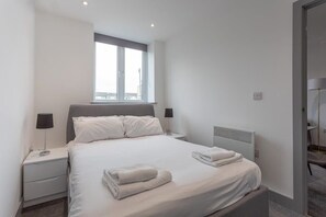 1 habitación, tabla de planchar con plancha, wifi y ropa de cama 