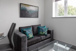 TV, offices - Charming 1 Bed Apartment in Leeds (Leeds)