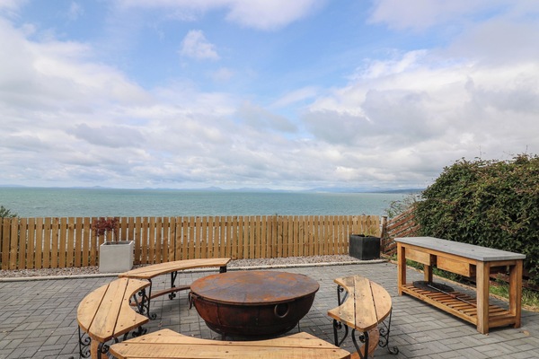 Cottage | Outdoor dining