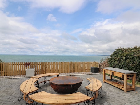 Cottage | Outdoor dining. Machlud Haul