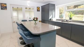 Cottage | Private kitchen | Fridge, dishwasher, electric kettle, toaster