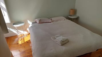 4 bedrooms, iron/ironing board, travel crib, free WiFi