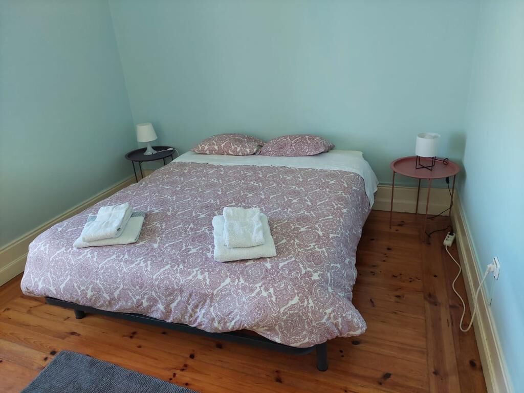 4 slaapkamers, een strijkplank/strijkijzer, reisbedje, gratis wifi