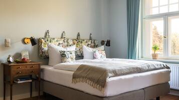 Quarto casal luxo, vista para o jardim | Roupas de cama premium, individualmente decorados, Wi-Fi de cortesia